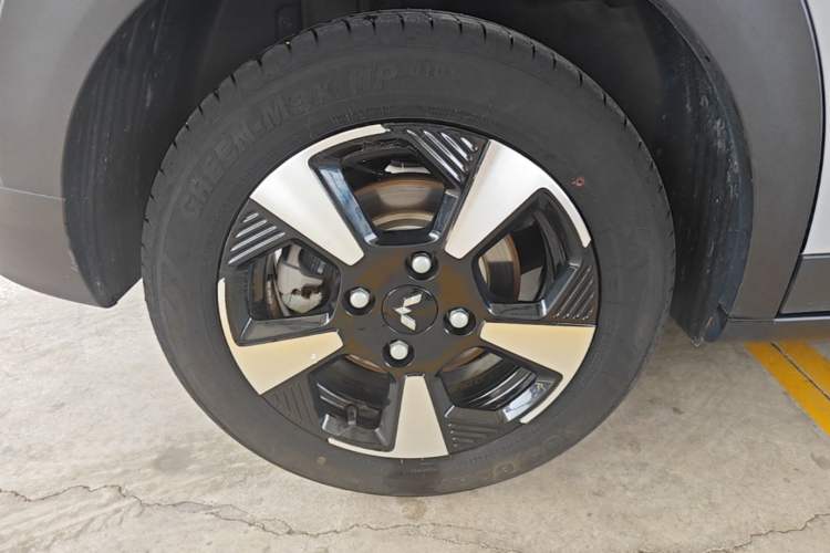 Used Wuling Bingo PLUS 2024 330 km Range Five-Seater Version Exterior 5