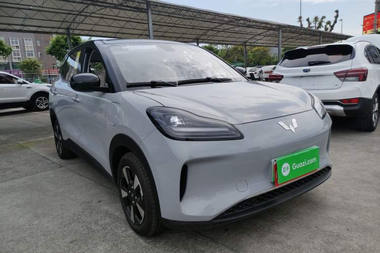 Used Wuling Bingo PLUS 2024 401 km Range 5-Seater Version Front Right 45 Deg
