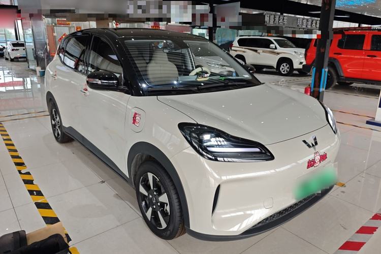 Used Wuling Bingo PLUS 2024 330 km Range Five-Seater Version Front Right 45 Deg