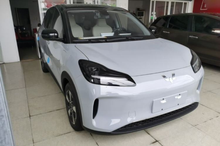 Used Wuling Bingo PLUS 2024 330 km Range Five-Seater Version Front Right 45 Deg