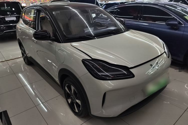 Used Wuling Bingo PLUS 2024 401 km Range 5-Seater Version Front Right 45 Deg