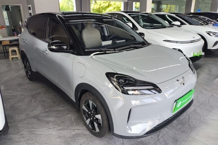 Used Wuling Bingo PLUS 2024 401 km Range 5-Seater Version Front Right 45 Deg