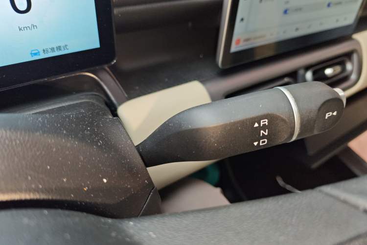 Used Wuling Bingo PLUS 2024 330 km Range Five-Seater Version Gear Lever