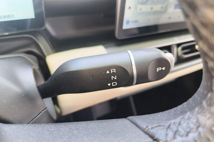 Used Wuling Bingo PLUS 2024 510 km Flagship Edition Four-Seater Version Gear Lever