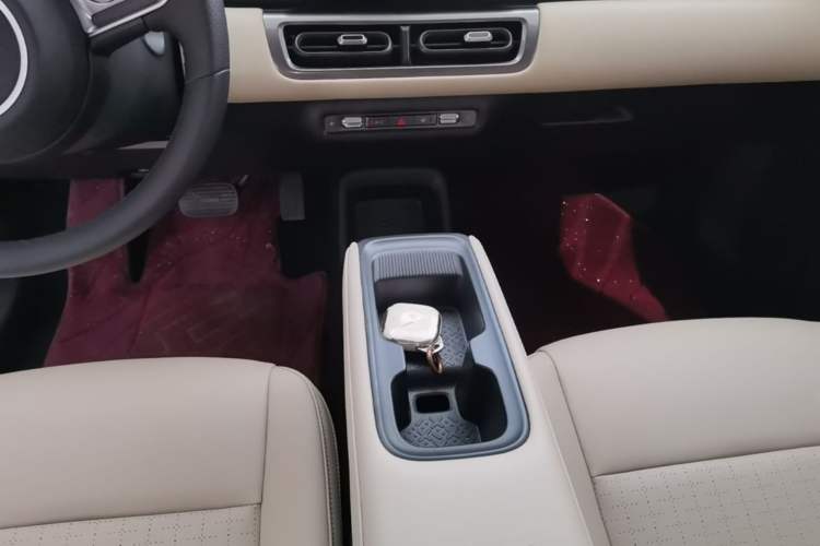 Used Wuling Bingo PLUS 2024 510 km Flagship Edition Four-Seater Version Gear Lever