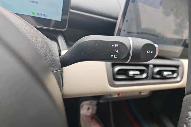Used Wuling Bingo PLUS 2024 510 km Flagship Edition Four-Seater Version Gear Lever