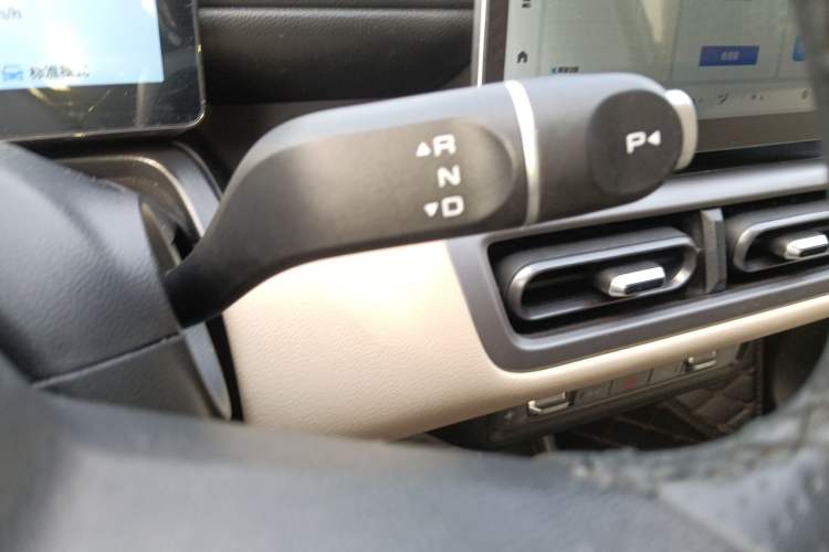 Used Wuling Bingo PLUS 2024 330 km Range Five-Seater Version Gear Lever
