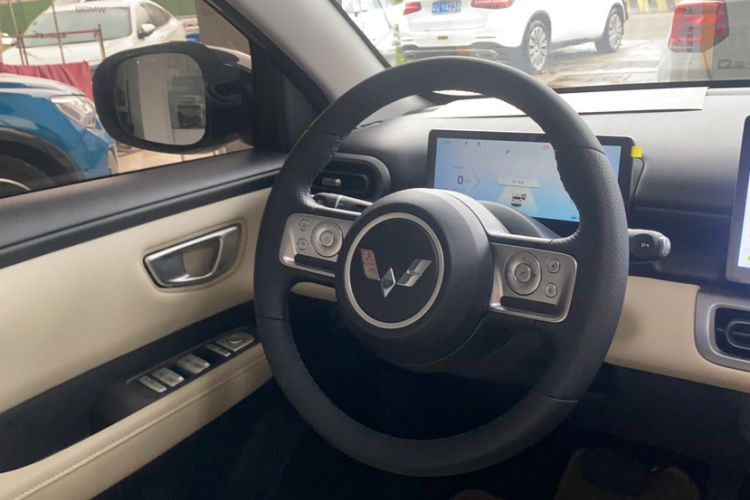 Used Wuling Bingo PLUS 2024 330 km Range Five-Seater Version Interior 1