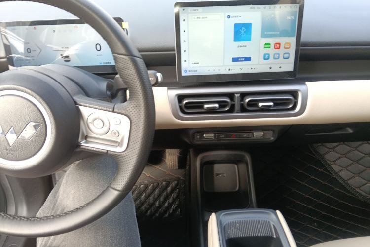 Used Wuling Bingo PLUS 2024 330 km Range Five-Seater Version Interior 2
