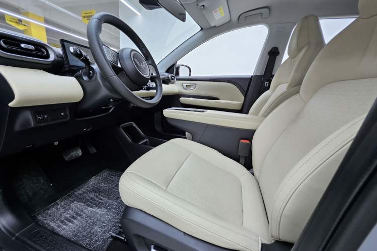 Used Wuling Bingo PLUS 2024 401 km Range 5-Seater Version Interior 3