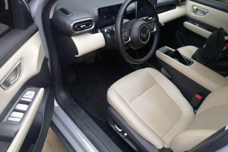 Used Wuling Bingo PLUS 2024 510 km Range 5-Seater Version Interior 3