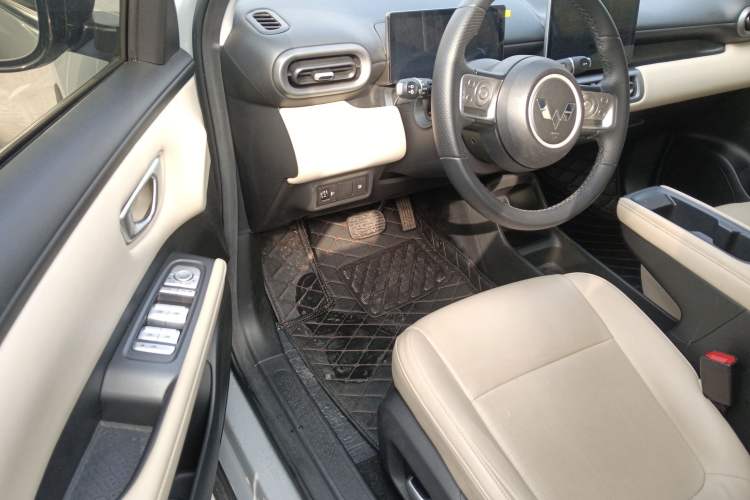 Used Wuling Bingo PLUS 2024 330 km Range Five-Seater Version Interior 3