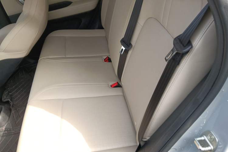 Used Wuling Bingo PLUS 2024 330 km Range Five-Seater Version Interior 4
