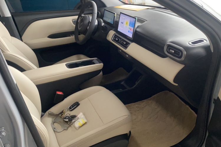 Used Wuling Bingo PLUS 2024 330 km Range Five-Seater Version Interior 5