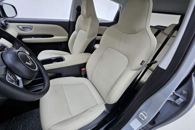 Used Wuling Bingo PLUS 2024 401 km Range 5-Seater Version Interior 8