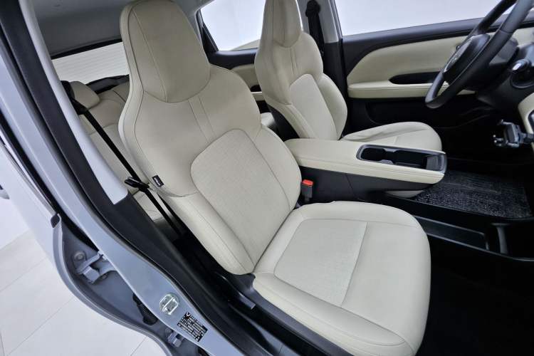Used Wuling Bingo PLUS 2024 401 km Range 5-Seater Version Interior 9
