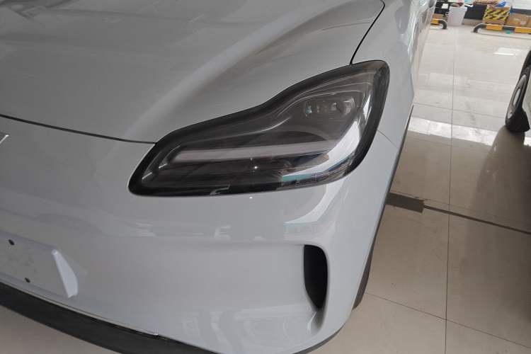 Used Wuling Bingo PLUS 2024 330 km Range Five-Seater Version Left Front Headlight