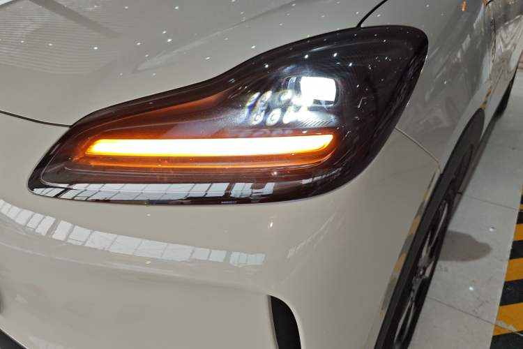 Used Wuling Bingo PLUS 2024 330 km Range Five-Seater Version Left Front Headlight