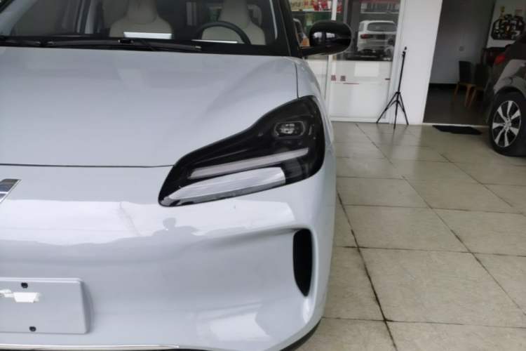 Used Wuling Bingo PLUS 2024 330 km Range Five-Seater Version Left Front Headlight
