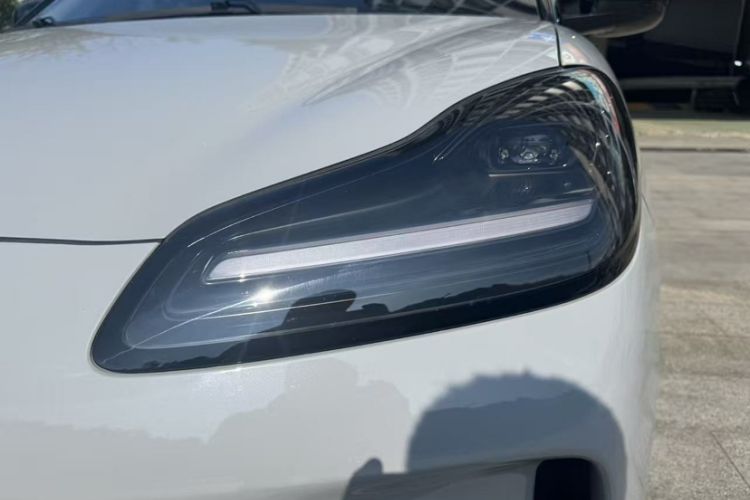Used Wuling Bingo PLUS 2024 330 km Range Five-Seater Version Left Front Headlight