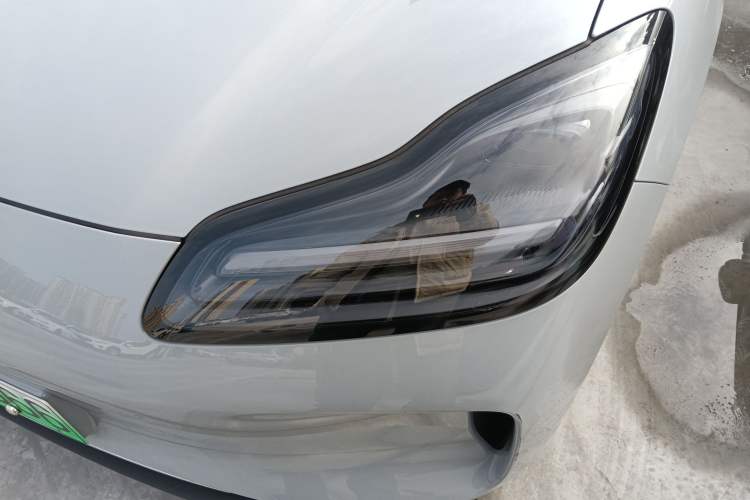 Used Wuling Bingo PLUS 2024 330 km Range Five-Seater Version Left Front Headlight