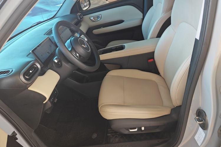 Used Wuling Bingo PLUS 2024 330 km Range Five-Seater Version Left Front Seat