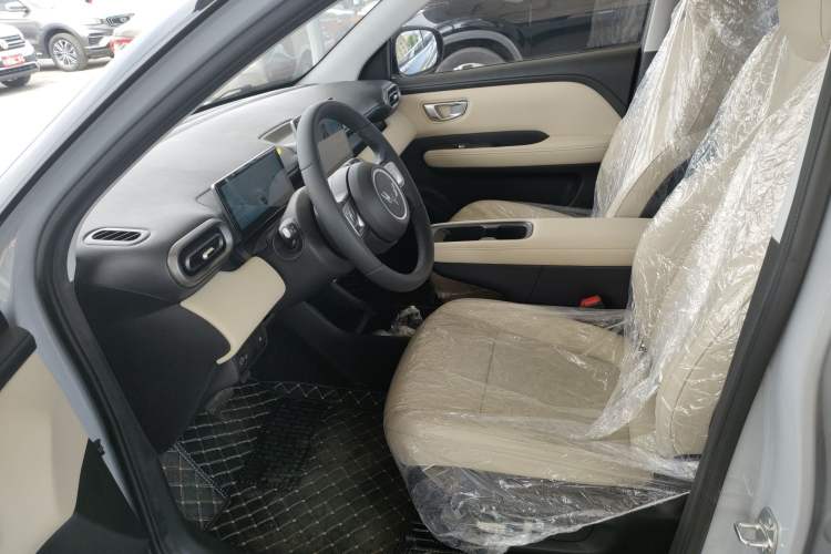 Used Wuling Bingo PLUS 2024 401 km Range 5-Seater Version Left Front Seat