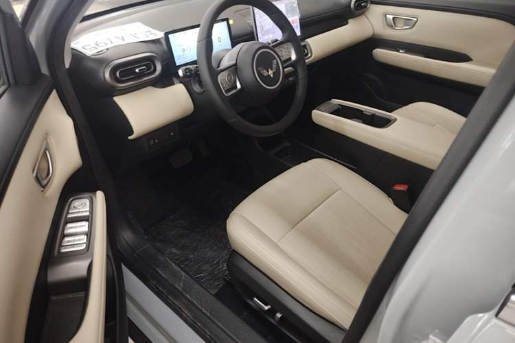 Used Wuling Bingo PLUS 2024 510 km Range 5-Seater Version Left Front Seat