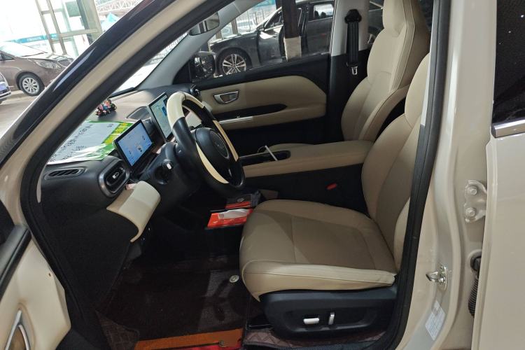 Used Wuling Bingo PLUS 2024 330 km Range Five-Seater Version Left Front Seat