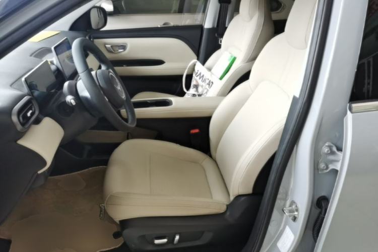 Used Wuling Bingo PLUS 2024 330 km Range Five-Seater Version Left Front Seat