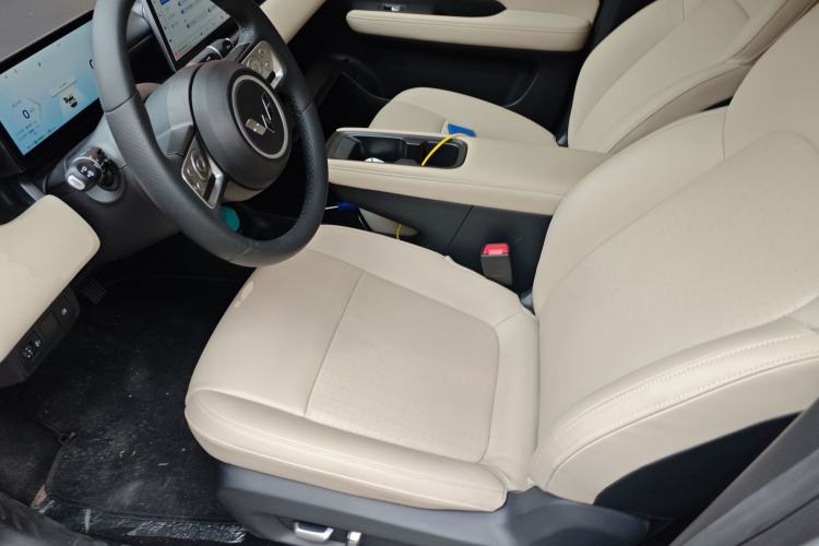 Used Wuling Bingo PLUS 2024 330 km Range Five-Seater Version Left Front Seat