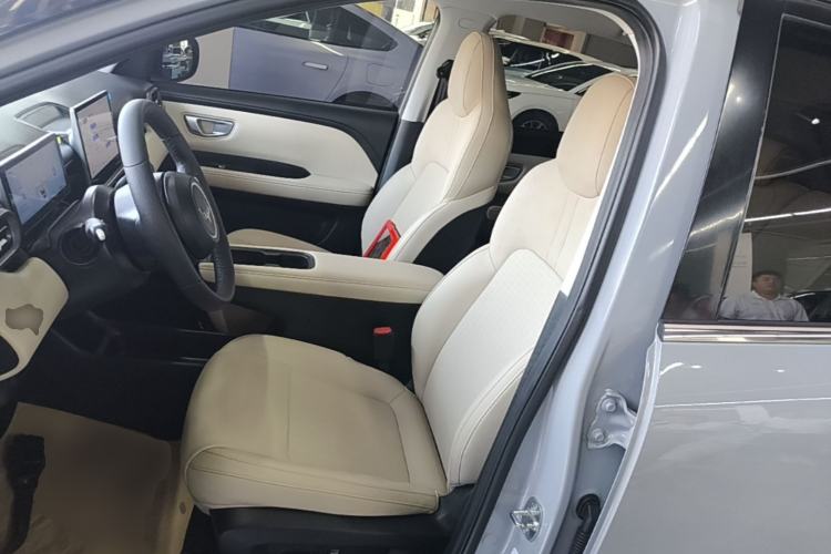 Used Wuling Bingo PLUS 2024 401 km Range 5-Seater Version Left Front Seat