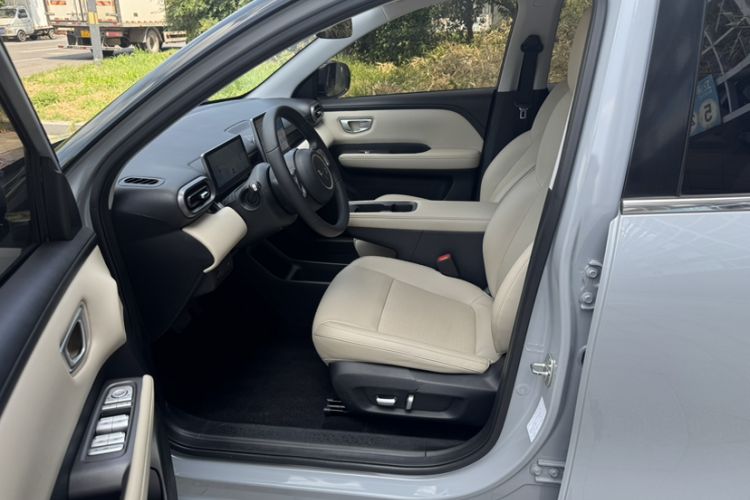 Used Wuling Bingo PLUS 2024 330 km Range Five-Seater Version Left Front Seat