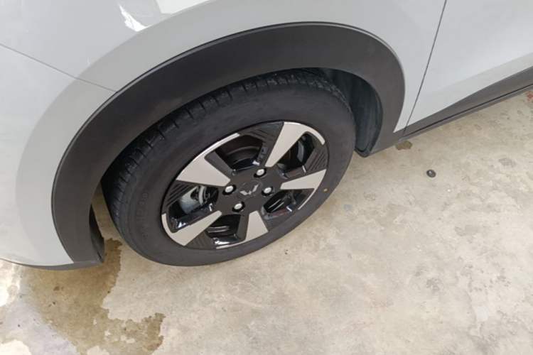 Used Wuling Bingo PLUS 2024 510 km Flagship Edition Four-Seater Version Left Front Wheel Hub