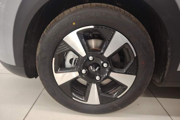 Used Wuling Bingo PLUS 2024 510 km Range 5-Seater Version Left Front Wheel Hub
