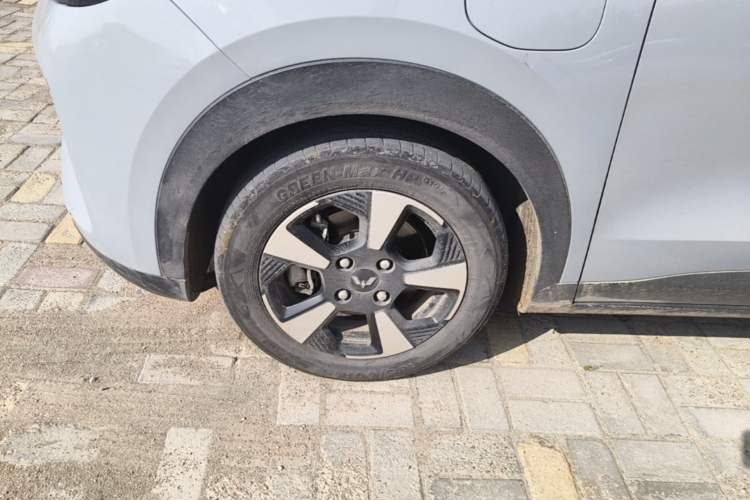Used Wuling Bingo PLUS 2024 510 km Flagship Edition Four-Seater Version Left Front Wheel Hub