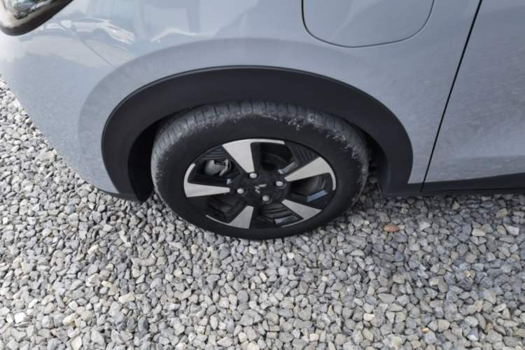 Used Wuling Bingo PLUS 2024 510 km Flagship Edition Four-Seater Version Left Front Wheel Hub