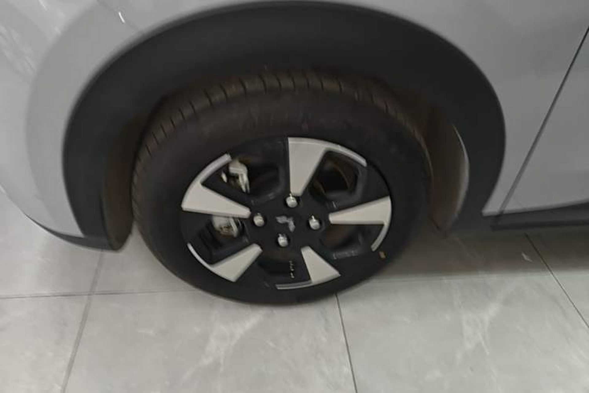 Used Wuling Bingo PLUS 2024 510 km Flagship Edition Four-Seater Version Left Front Wheel Hub