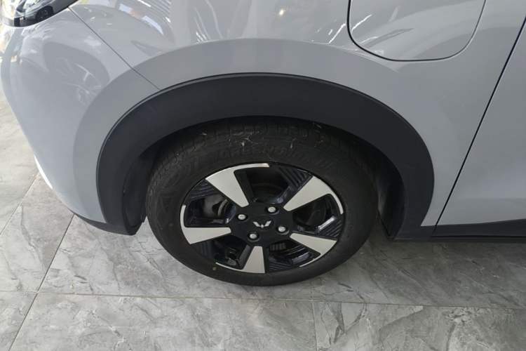 Used Wuling Bingo PLUS 2024 401 km Range 5-Seater Version Left Front Wheel Hub
