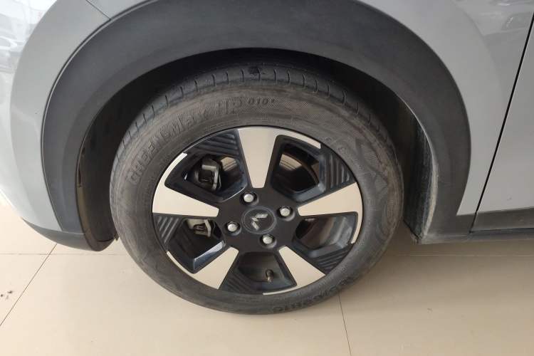 Used Wuling Bingo PLUS 2024 510 km Flagship Edition Four-Seater Version Left Front Wheel Hub