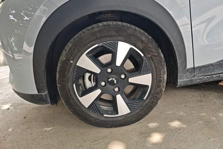 Used Wuling Bingo PLUS 2024 330 km Range Five-Seater Version Left Front Wheel Hub