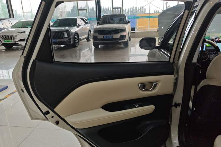 Used Wuling Bingo PLUS 2024 330 km Range Five-Seater Version Left Rear Door Interior