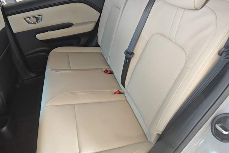 Used Wuling Bingo PLUS 2024 330 km Range Five-Seater Version Left Rear Seat
