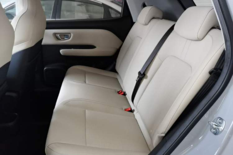 Used Wuling Bingo PLUS 2024 330 km Range Five-Seater Version Left Rear Seat