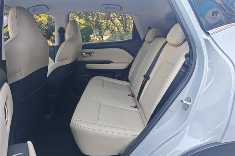 Used Wuling Bingo PLUS 2024 330 km Range Five-Seater Version Left Rear Seat
