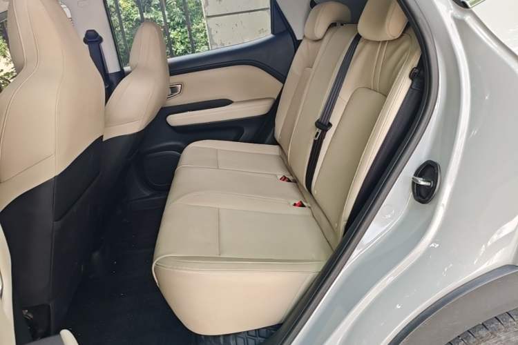 Used Wuling Bingo PLUS 2024 330 km Range Five-Seater Version Left Rear Seat