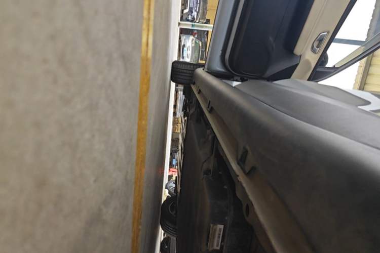 Used Wuling Bingo PLUS 2024 330 km Range Five-Seater Version Left Side Sill