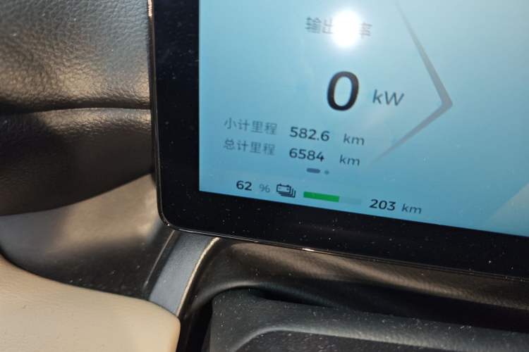 Used Wuling Bingo PLUS 2024 330 km Range Five-Seater Version Odometer Close Up