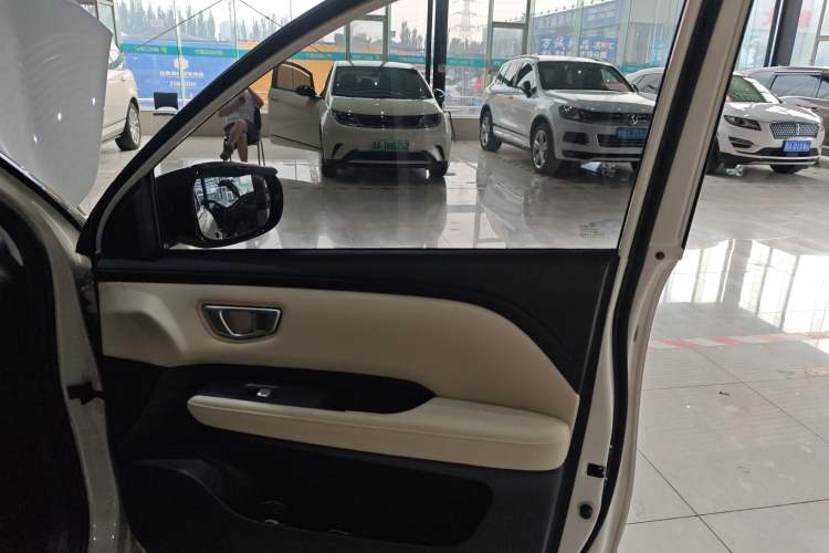Used Wuling Bingo PLUS 2024 330 km Range Five-Seater Version Right Front Door Interior