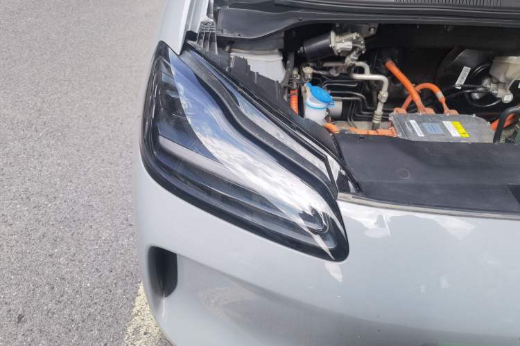 Used Wuling Bingo PLUS 2024 510 km Flagship Edition Four-Seater Version Right Front Headlight